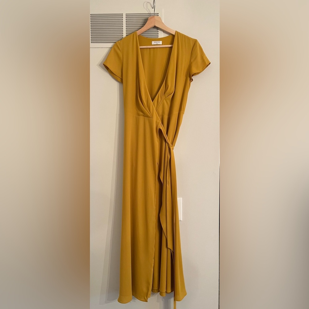 Aritzia Babaton Lyndon Wrap Dress in Yellow Sz Small